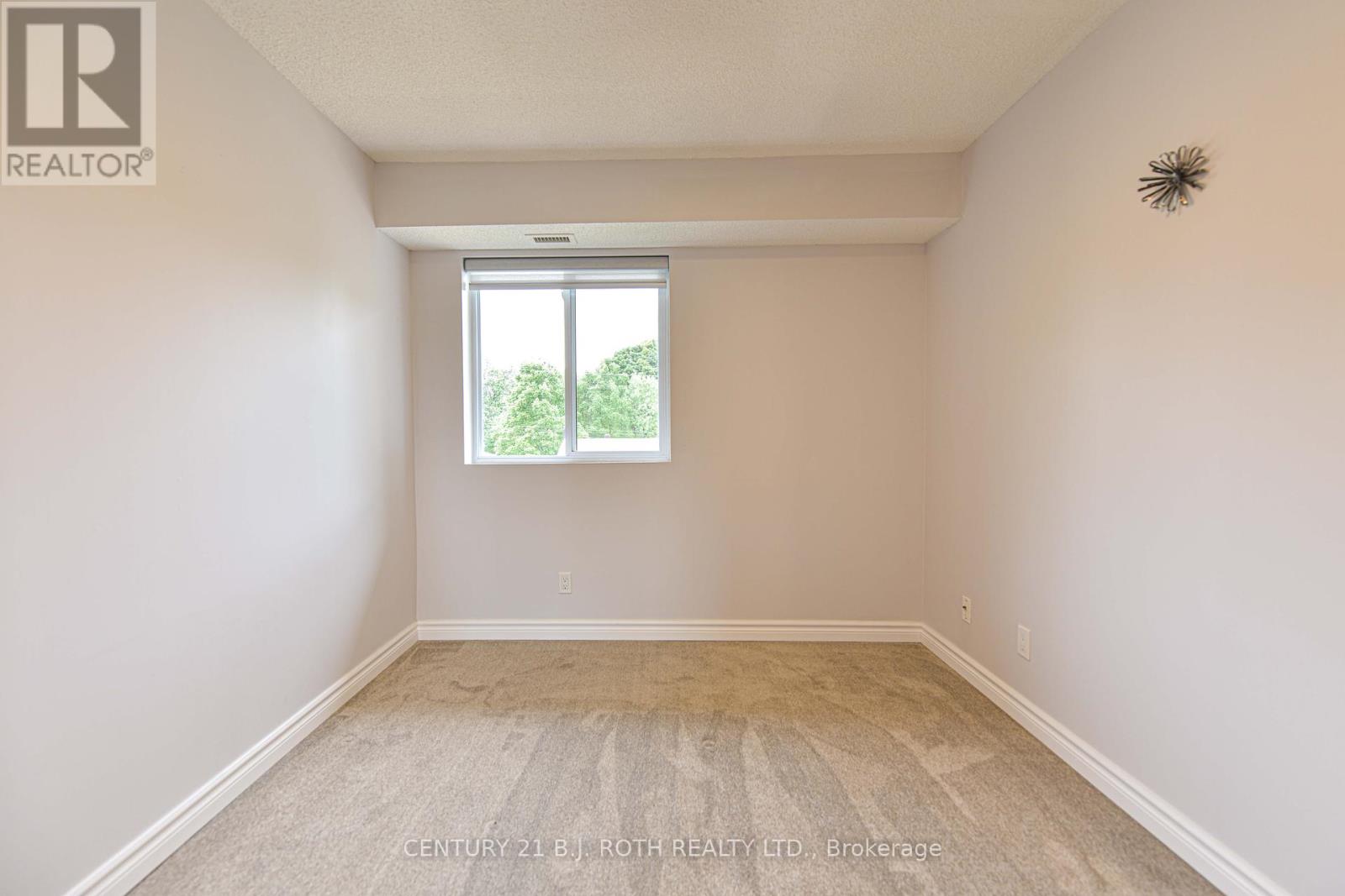 Photo 25 of 302 125 Bond Street, Orillia ON