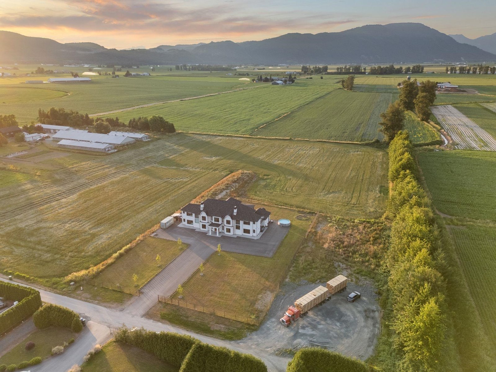 Photo 2 of 39321 Blacklock Road, Abbotsford BC