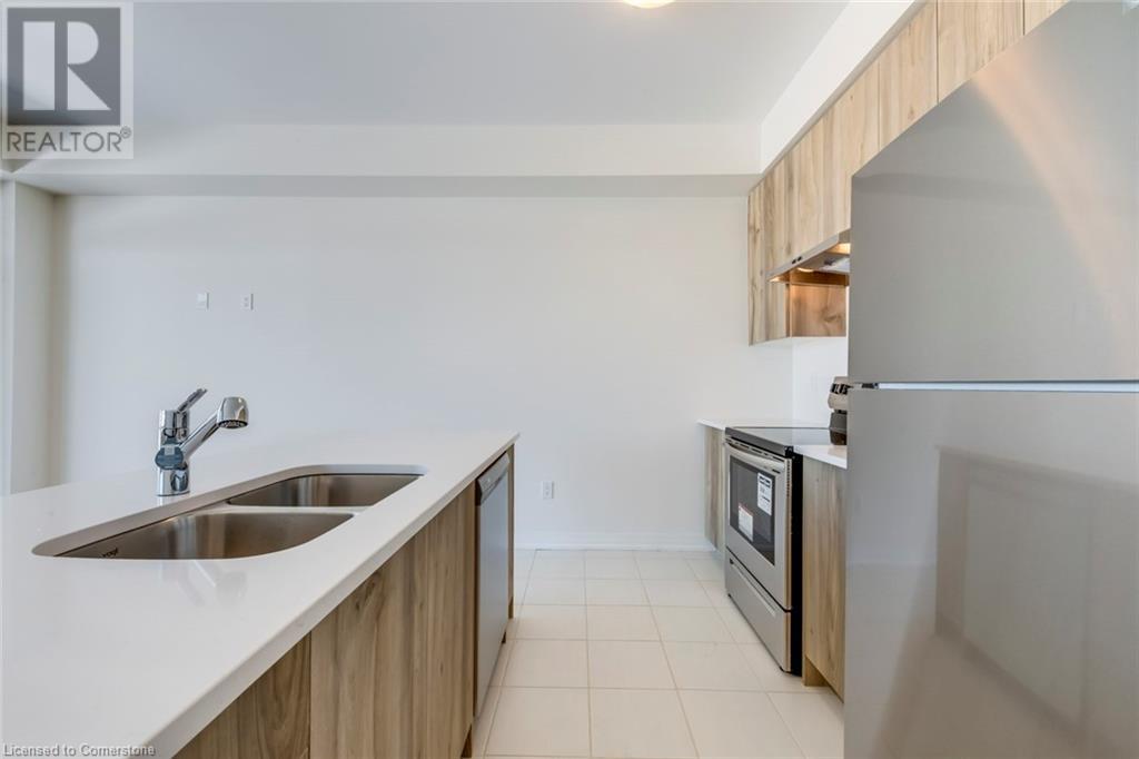 Photo 5 of 40 Freedom Crescent, Hamilton ON