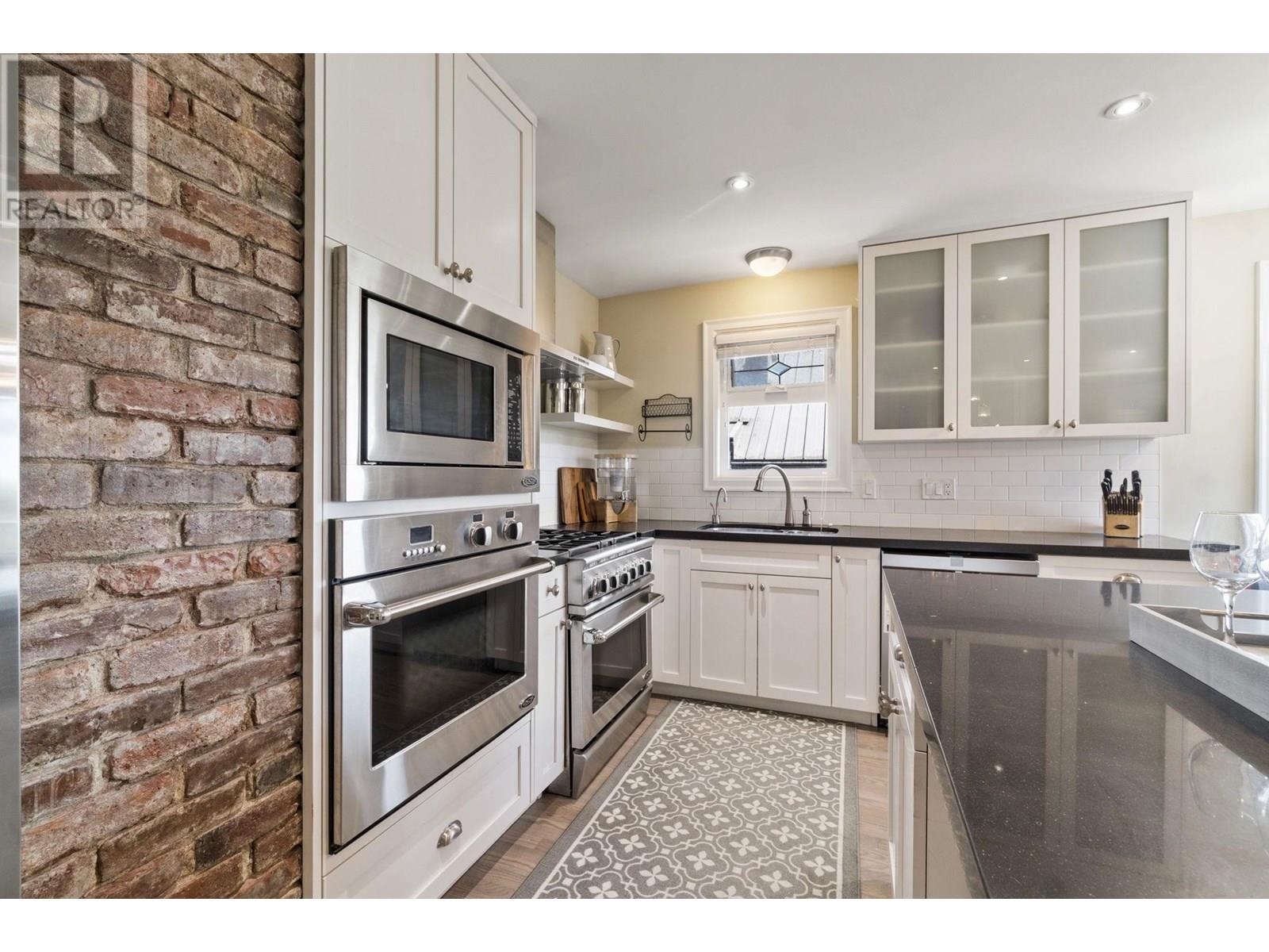 Photo 5 of 358 Alberta Street, New Westminster BC