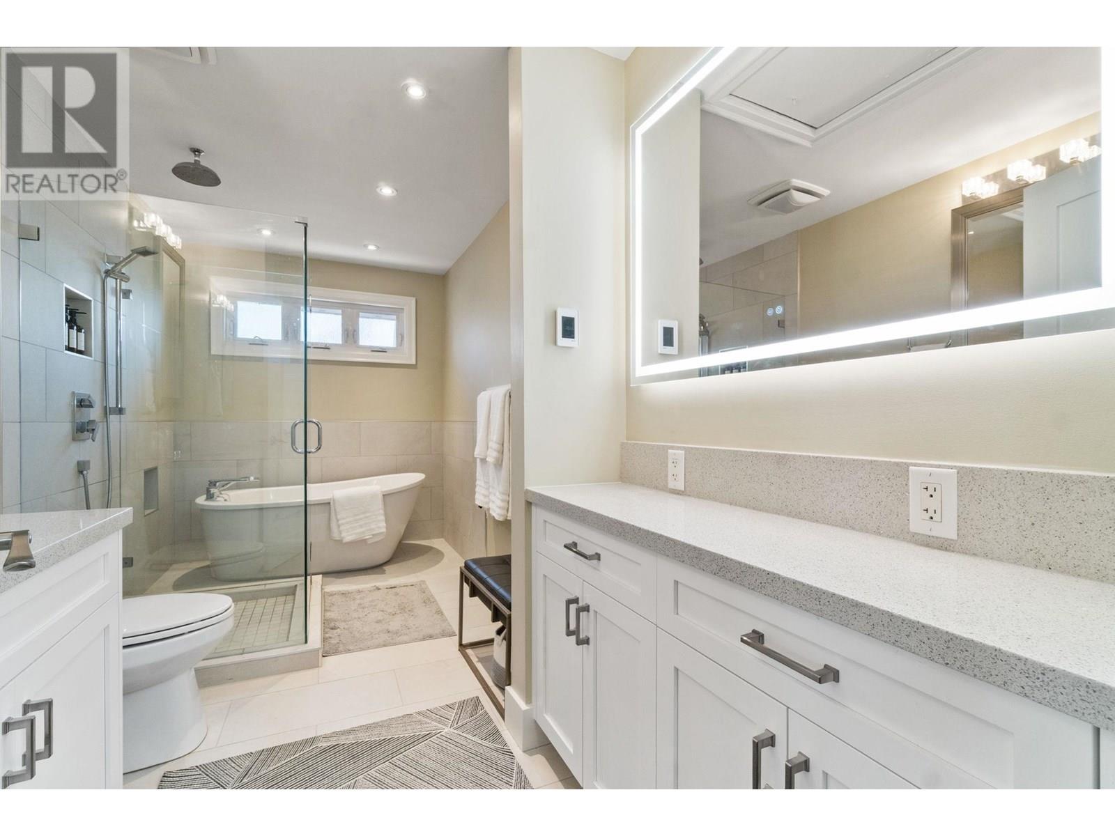 Photo 3 of 358 Alberta Street, New Westminster BC