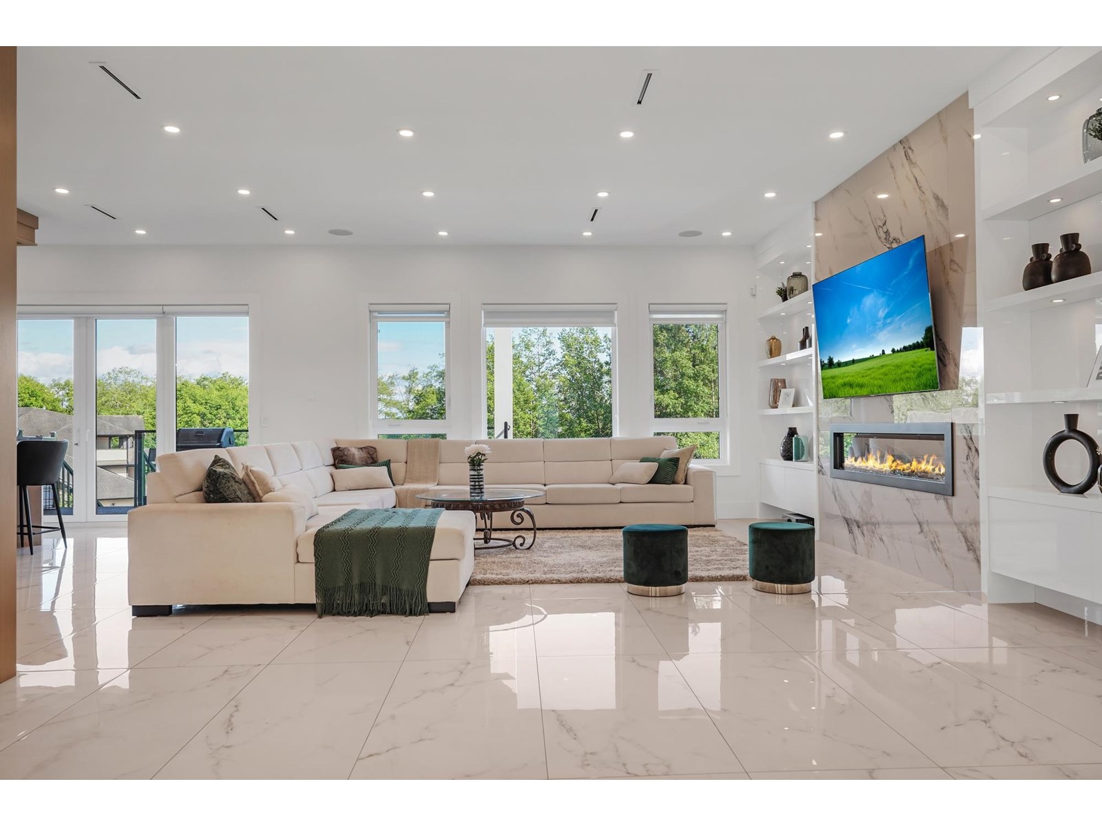 Photo 8 of 12958 Southridge Drive, Surrey BC