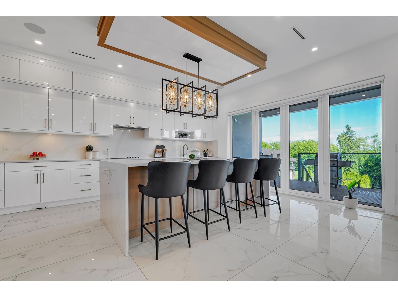 Photo 11 of 12958 Southridge Drive, Surrey BC