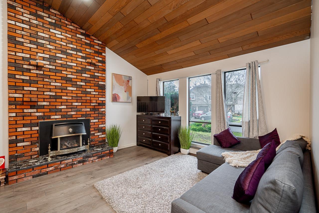 Photo 2 of 15672 99 B Avenue, Surrey BC