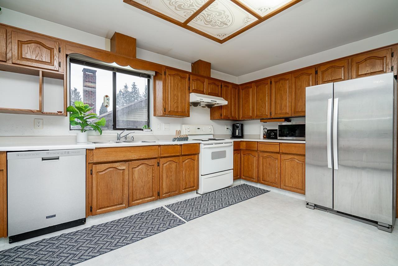 Photo 8 of 15672 99 B Avenue, Surrey BC