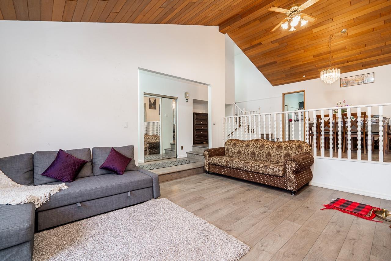 Photo 3 of 15672 99 B Avenue, Surrey BC