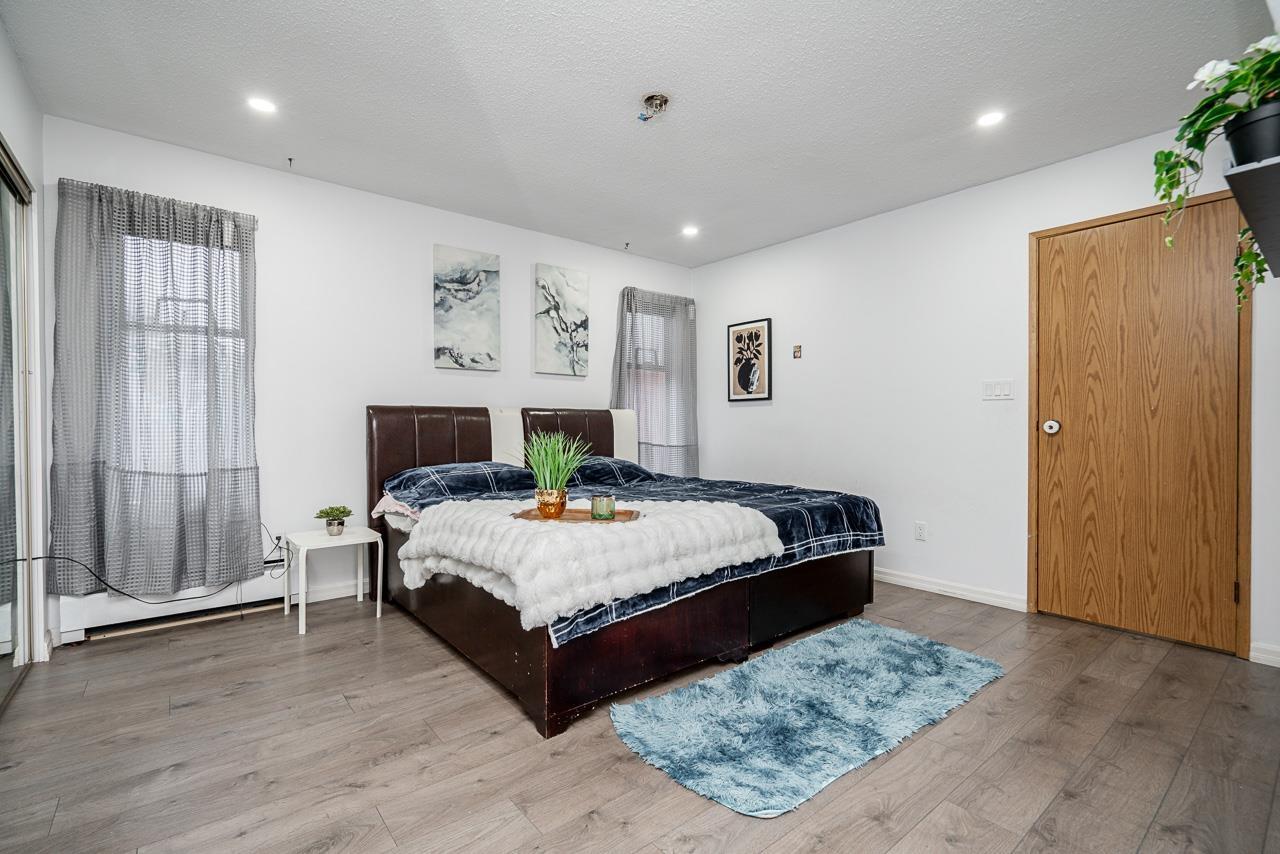 Photo 10 of 15672 99 B Avenue, Surrey BC