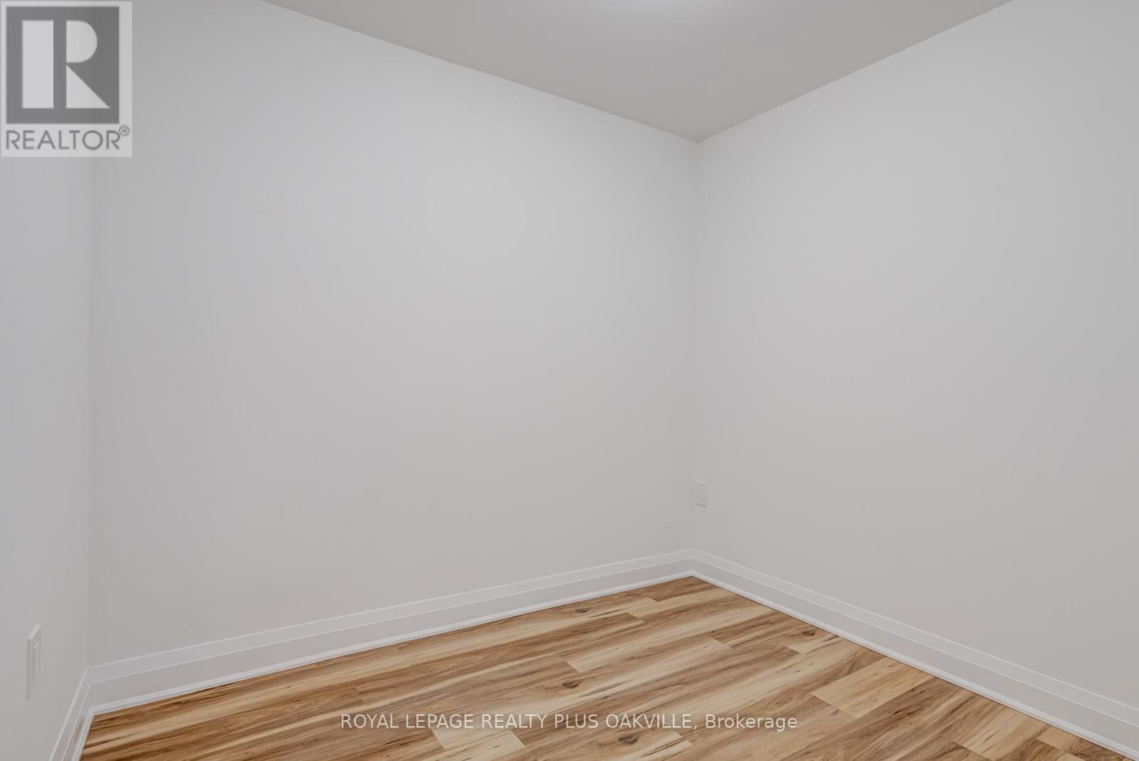 Photo 21 of 221 1936 Rymal Road E, Hamilton ON