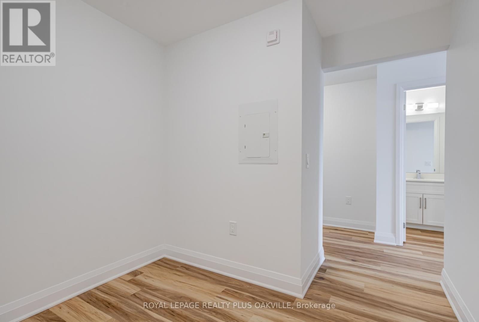 Photo 23 of 221 1936 Rymal Road E, Hamilton ON