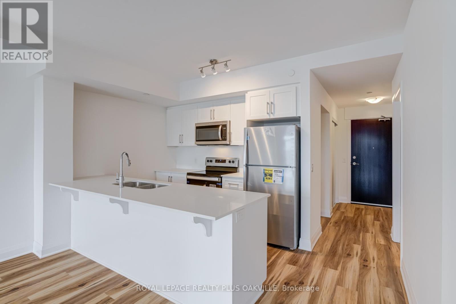 Photo 6 of 221 1936 Rymal Road E, Hamilton ON
