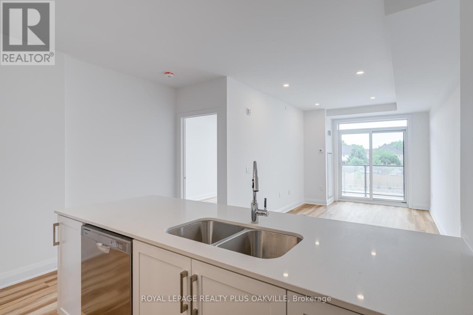 Photo 28 of 221 1936 Rymal Road E, Hamilton ON