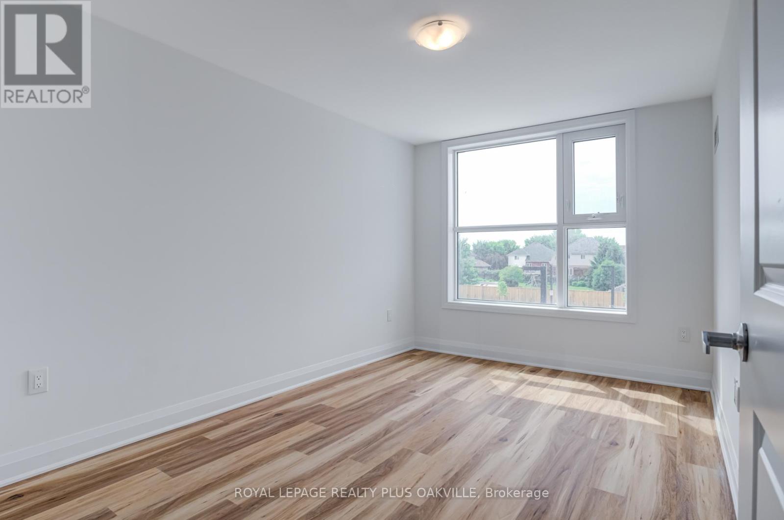 Photo 16 of 221 1936 Rymal Road E, Hamilton ON