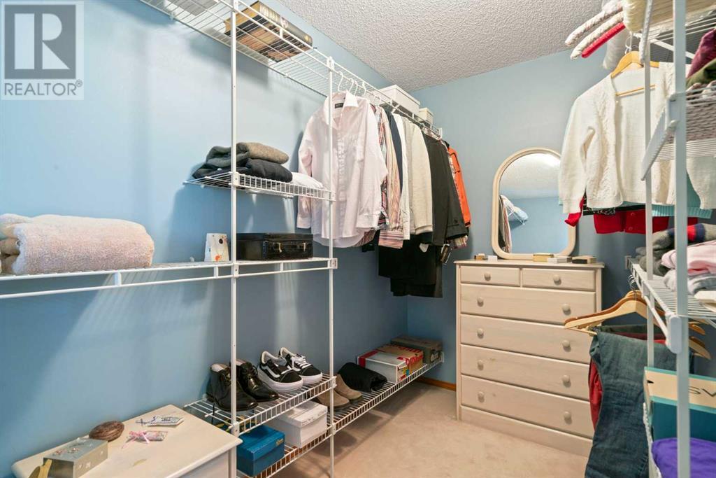 Single Family House for Sale in  Scenic Gardens Scenic Acres Calgary 