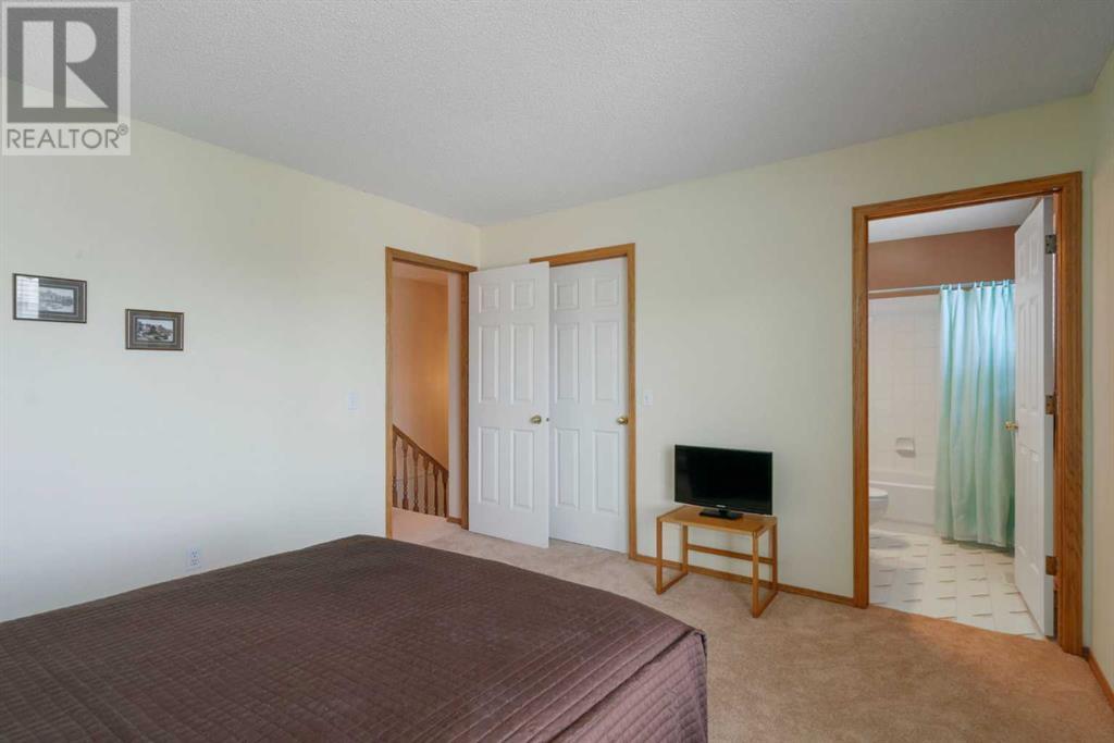 Single Family House for Sale in  Scenic Gardens Scenic Acres Calgary 
