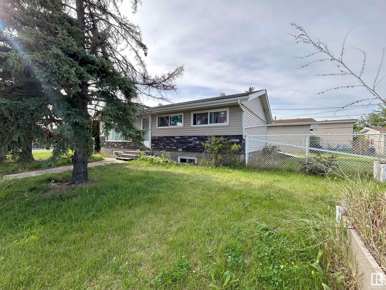 Photo 10 of 12703 134 Av Nw, Edmonton AB