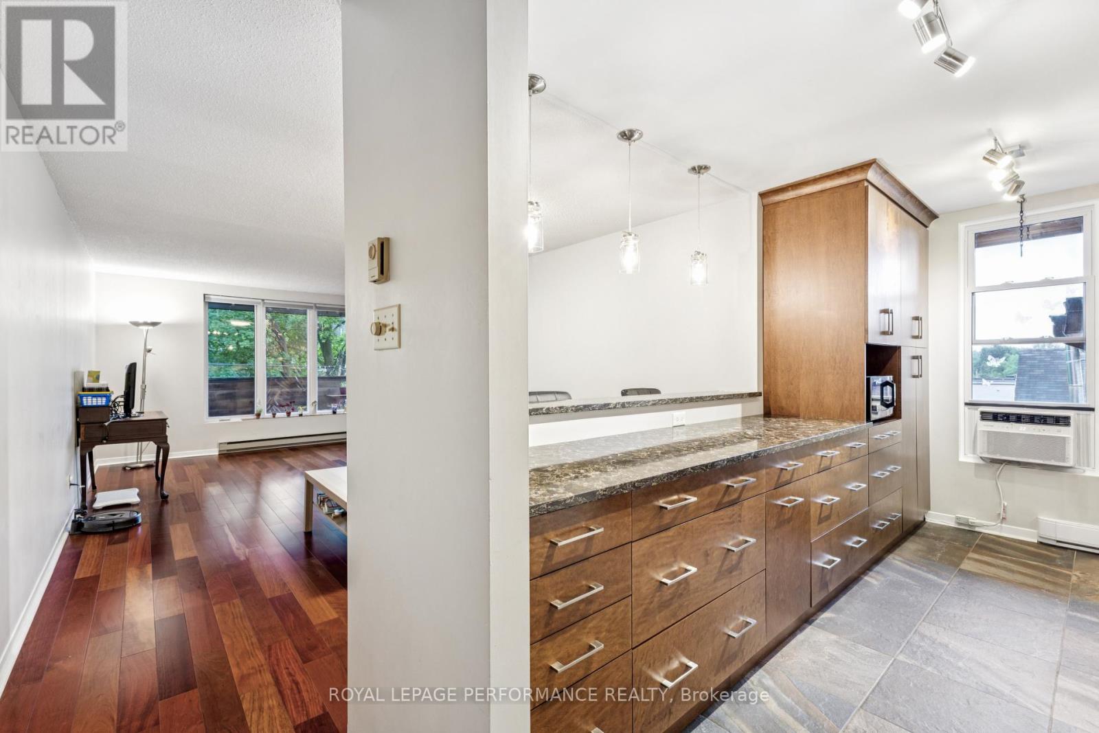 Photo 26 of 4 71 Sweetland Avenue, Ottawa ON