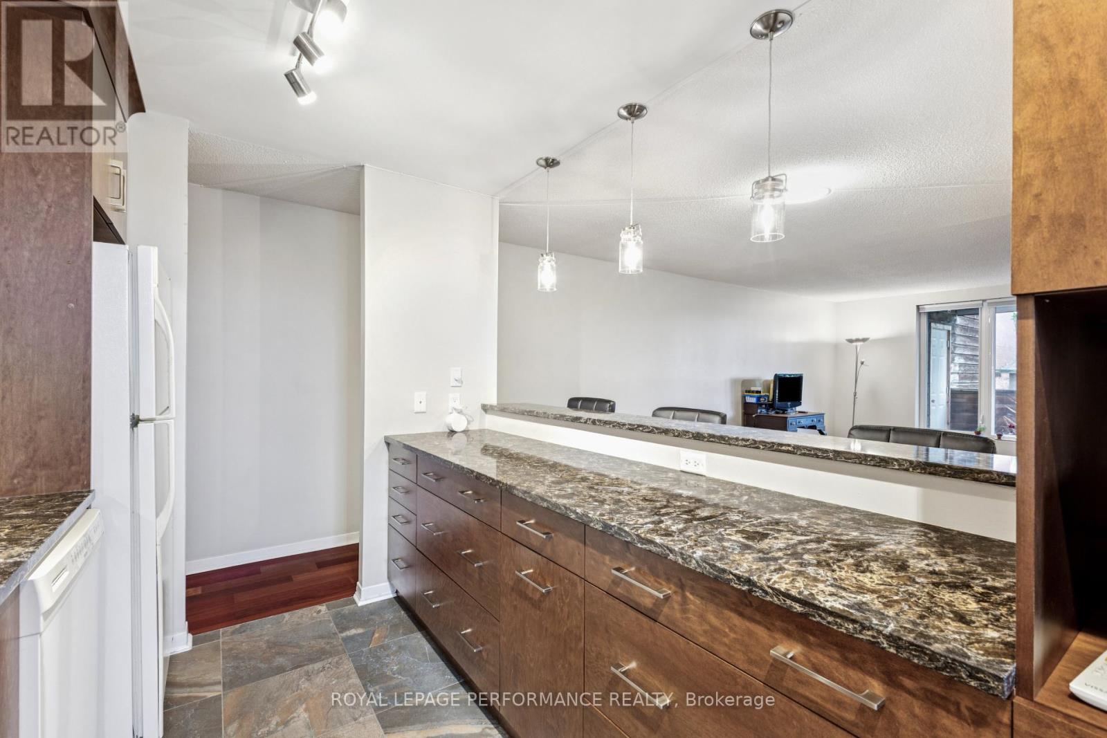 Photo 24 of 4 71 Sweetland Avenue, Ottawa ON