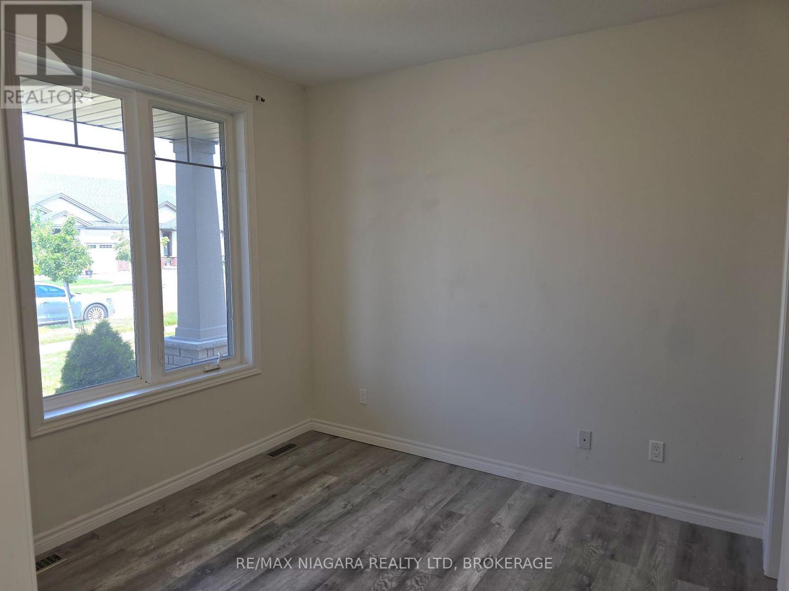Photo 11 of 24 Ellis Avenue, St Catharines ON