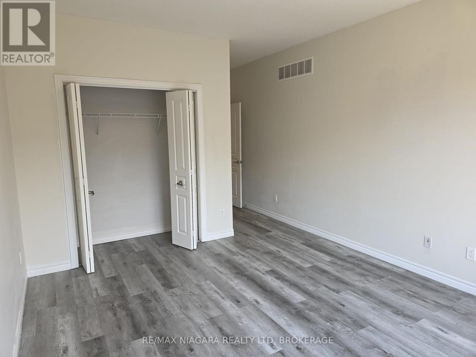 Photo 12 of 24 Ellis Avenue, St Catharines ON