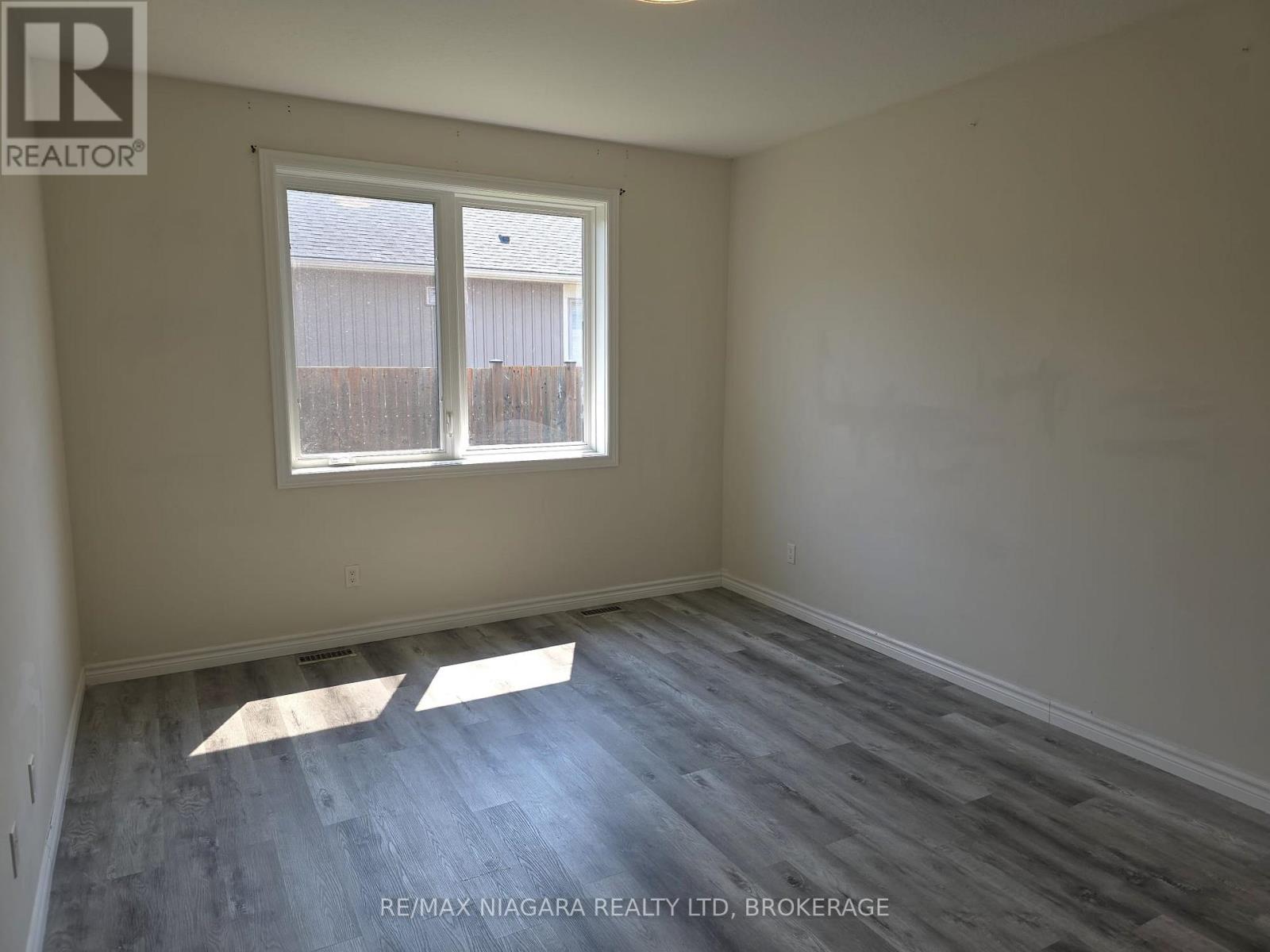 Photo 13 of 24 Ellis Avenue, St Catharines ON