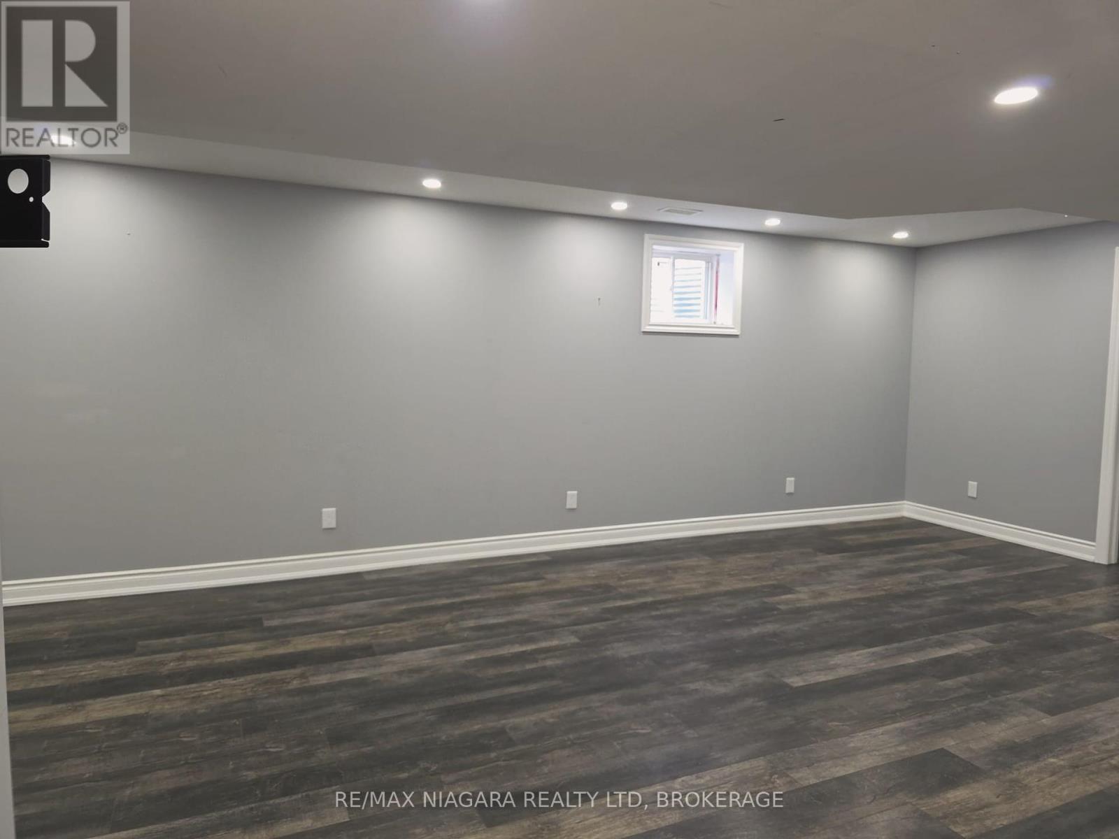 Photo 15 of 24 Ellis Avenue, St Catharines ON