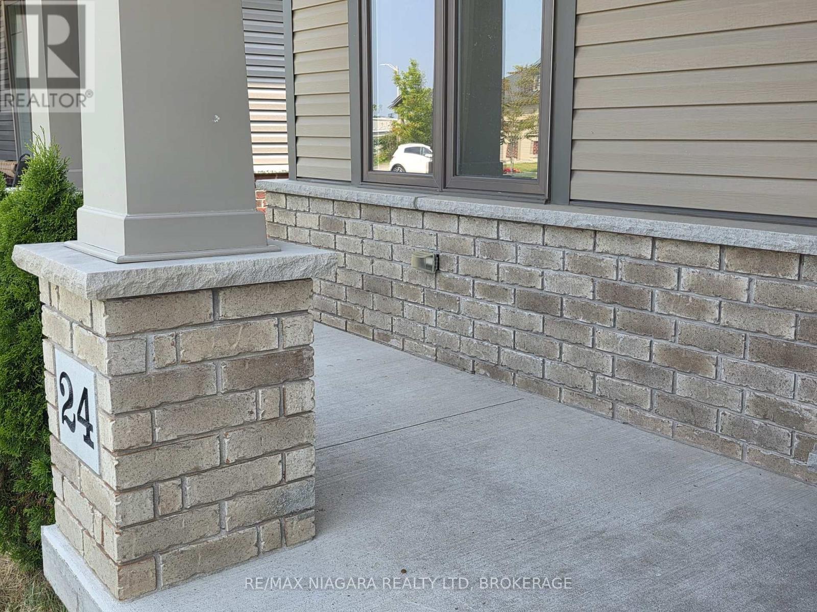 Photo 2 of 24 Ellis Avenue, St Catharines ON
