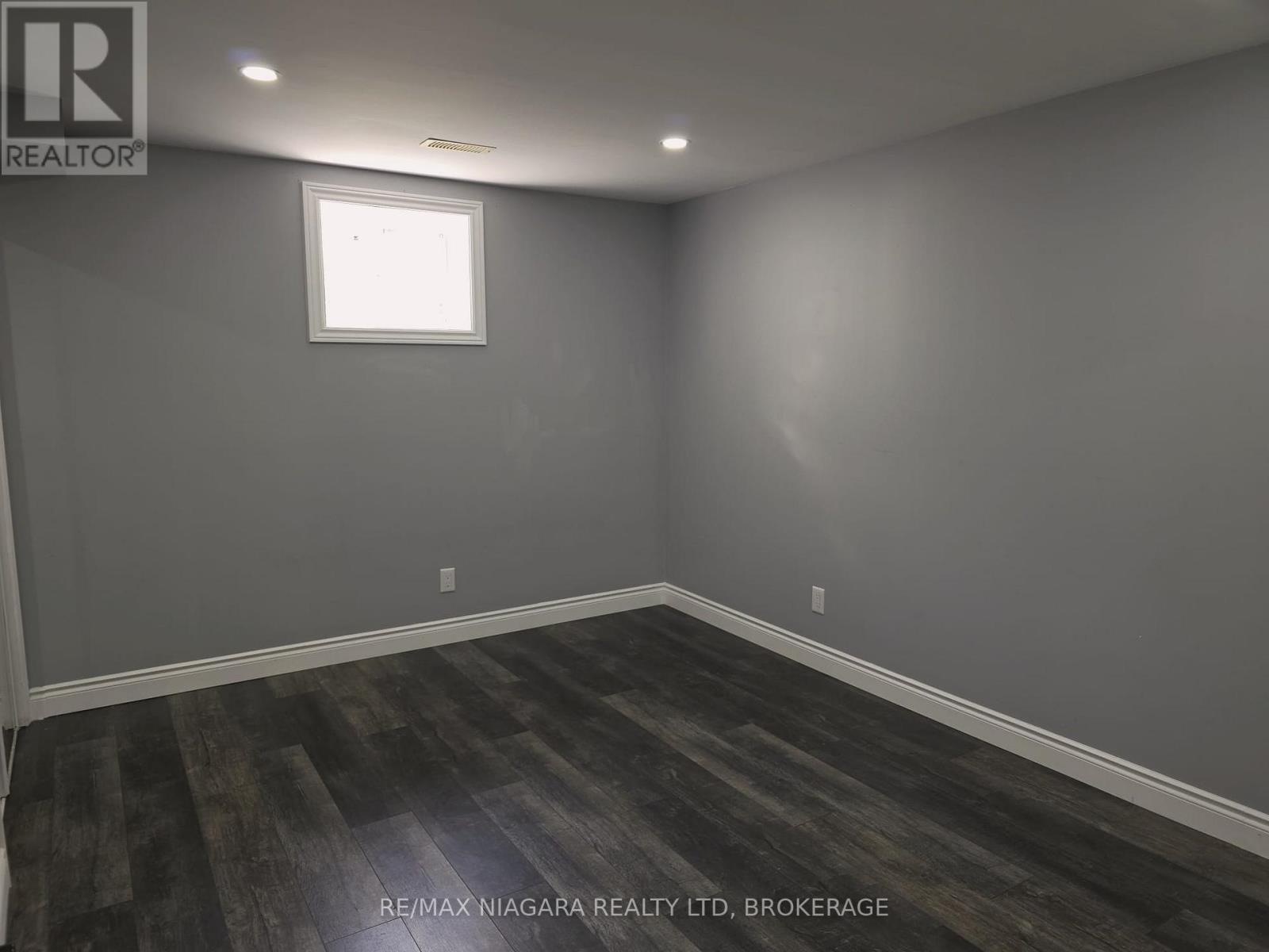 Photo 20 of 24 Ellis Avenue, St Catharines ON