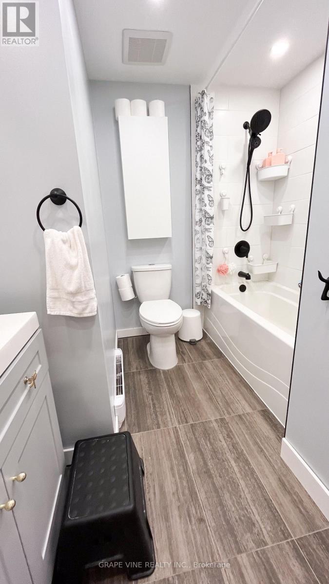 Photo 12 of 5 C Woodvale Green, Ottawa ON