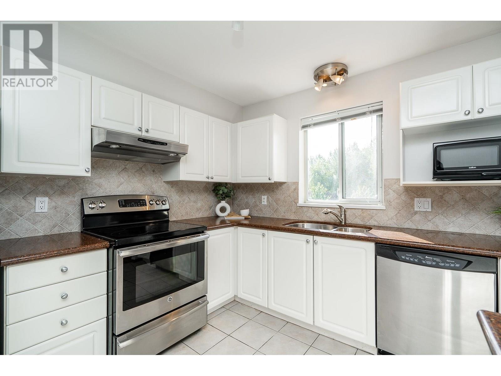 Photo 19 of 403 2559 Parkview Lane, Port Coquitlam BC