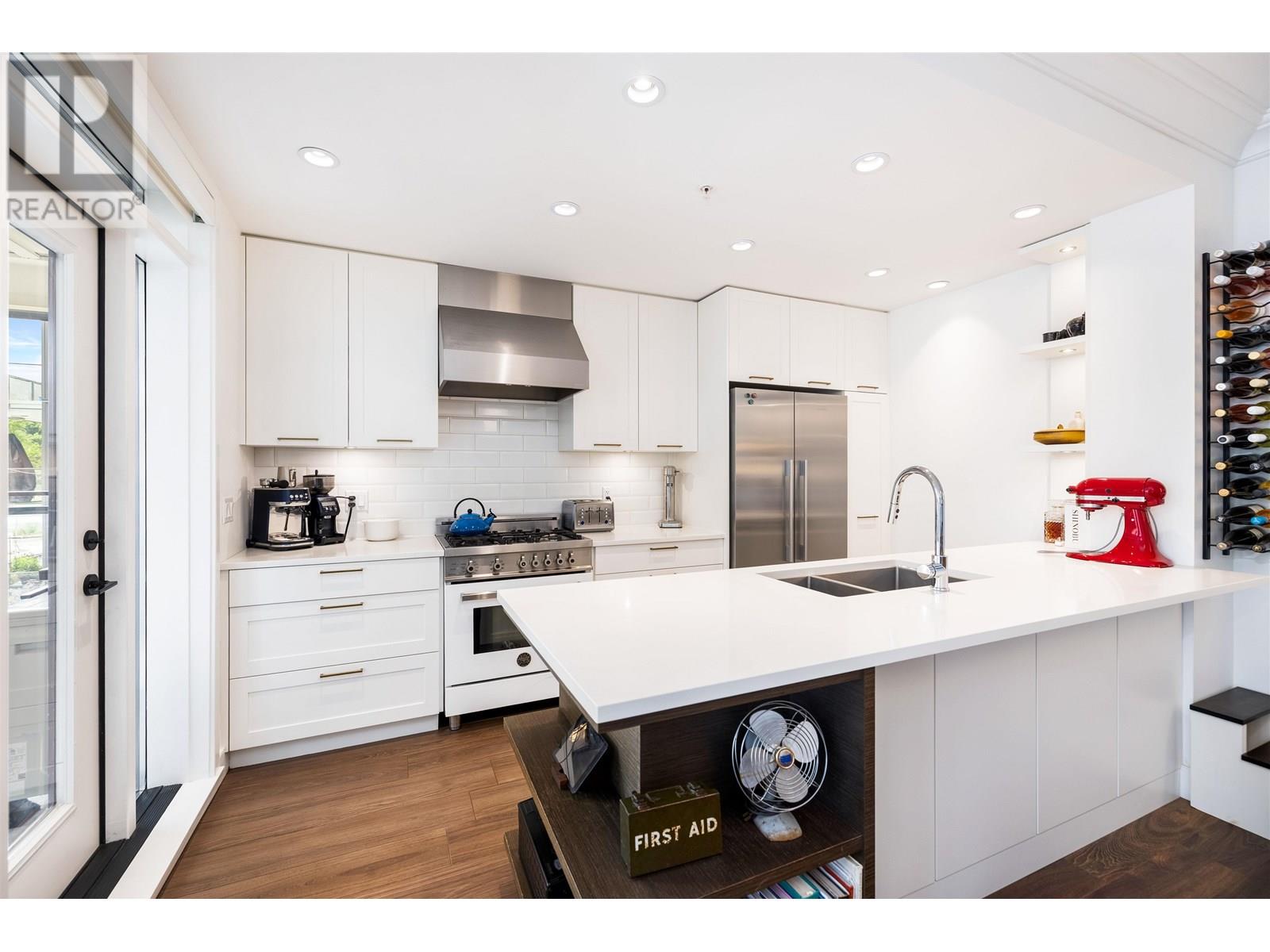 Photo 14 of 302 168 E 35th Avenue, Vancouver BC