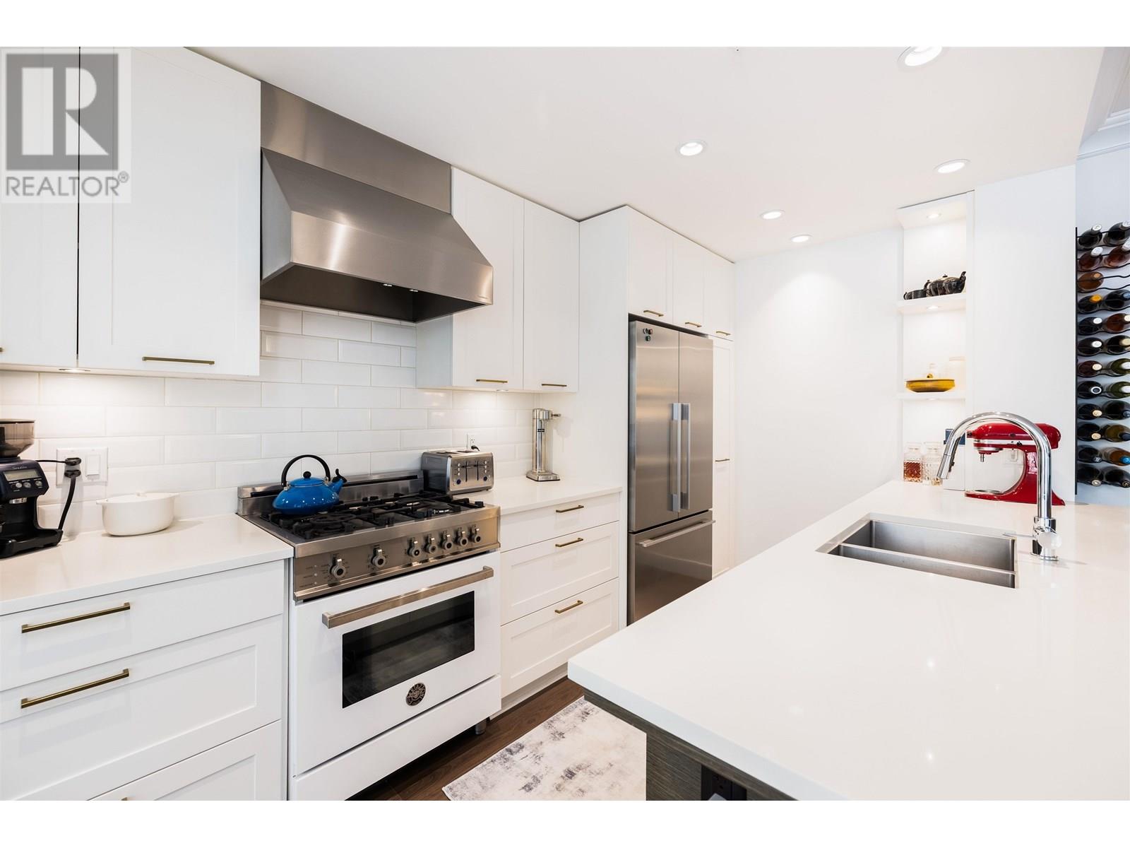 Photo 15 of 302 168 E 35th Avenue, Vancouver BC
