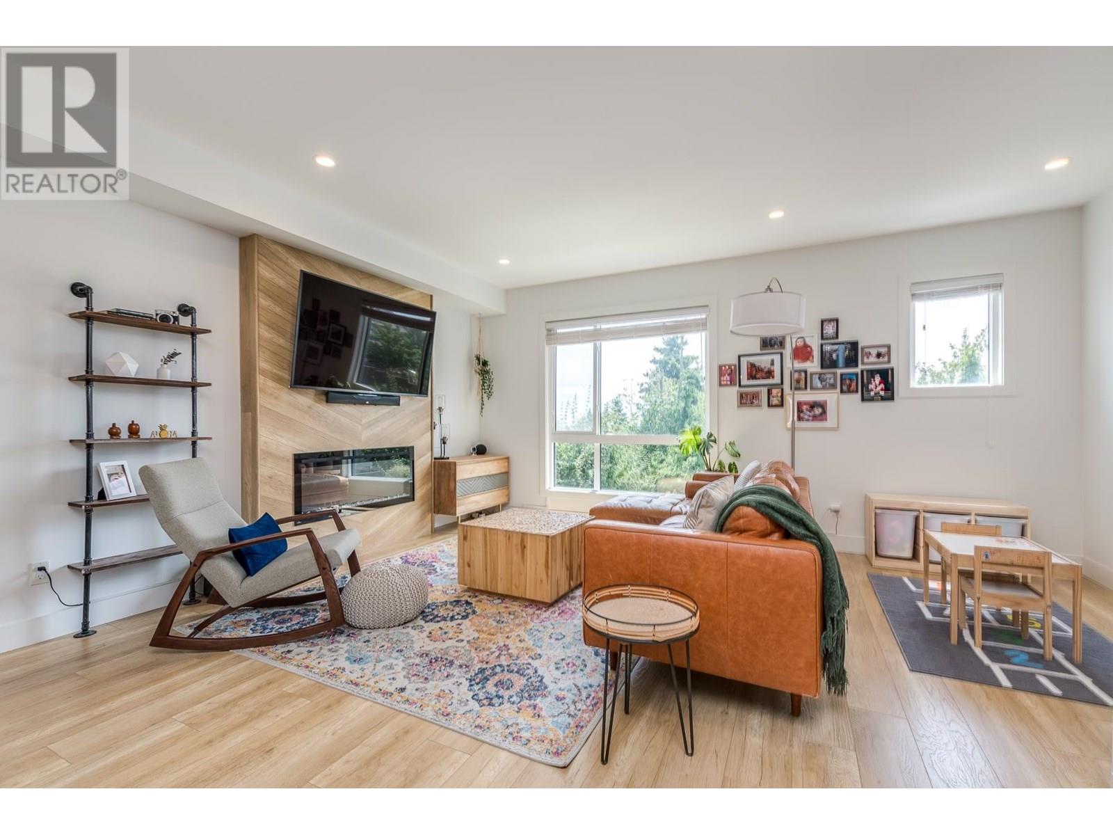 Photo 35 of 102 3419 Roxton Avenue, Coquitlam BC