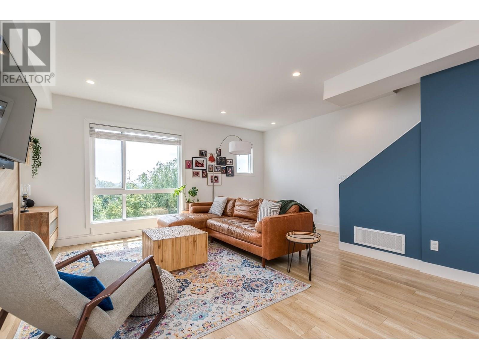 Photo 24 of 102 3419 Roxton Avenue, Coquitlam BC