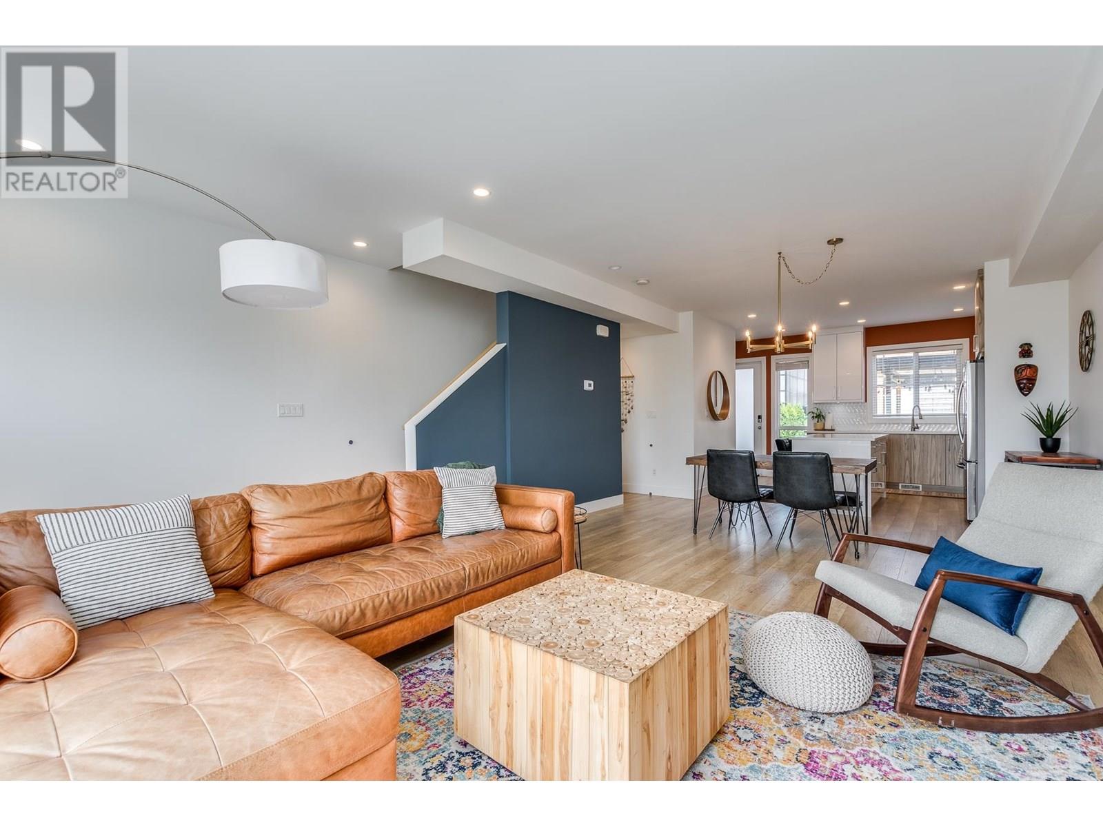 Photo 18 of 102 3419 Roxton Avenue, Coquitlam BC