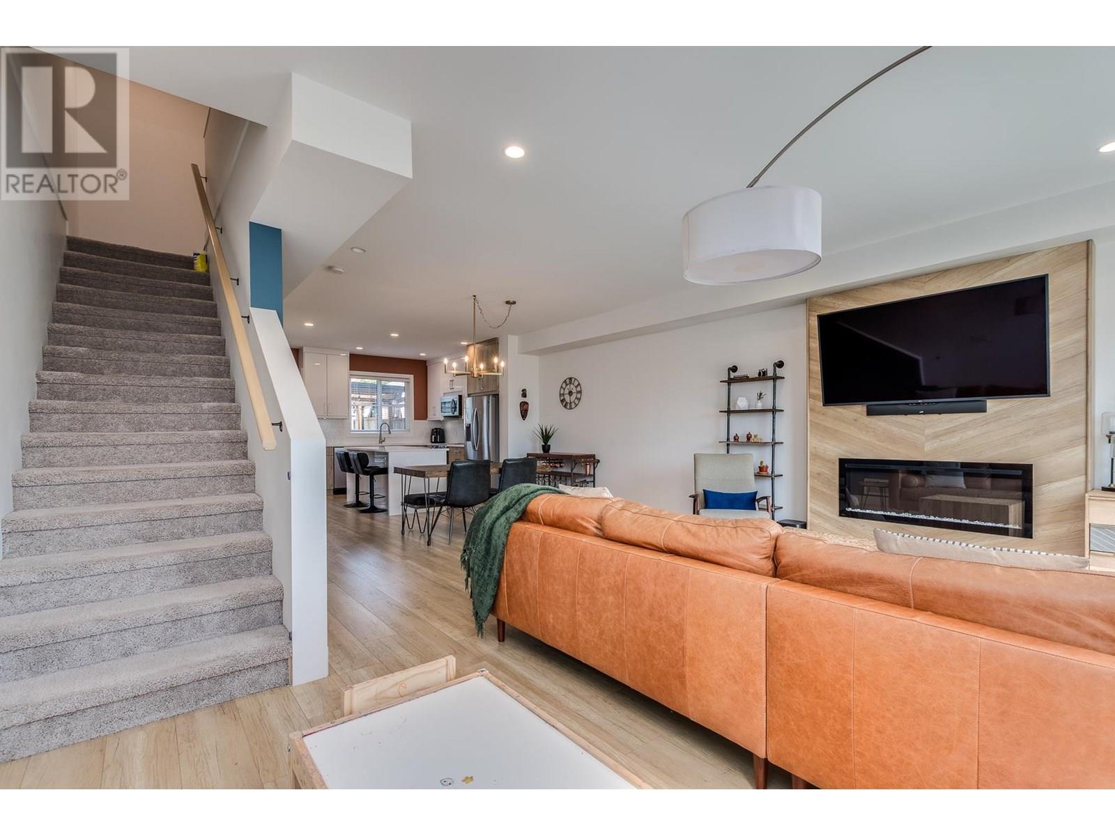 Photo 34 of 102 3419 Roxton Avenue, Coquitlam BC