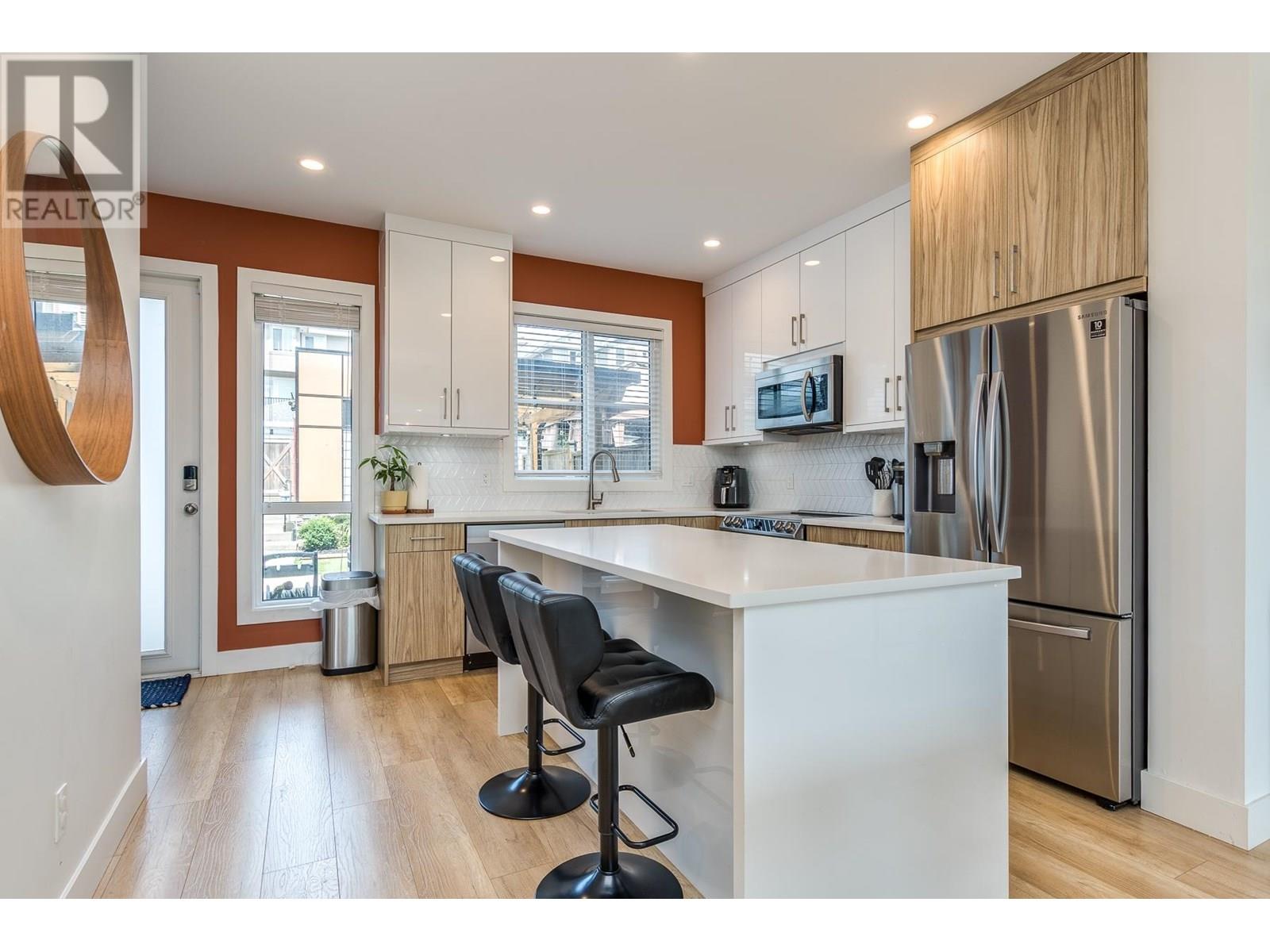 Photo 36 of 102 3419 Roxton Avenue, Coquitlam BC