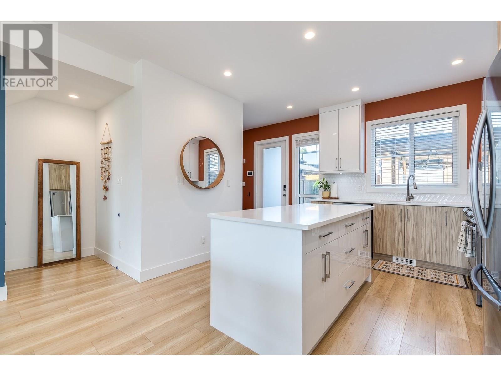 Photo 30 of 102 3419 Roxton Avenue, Coquitlam BC