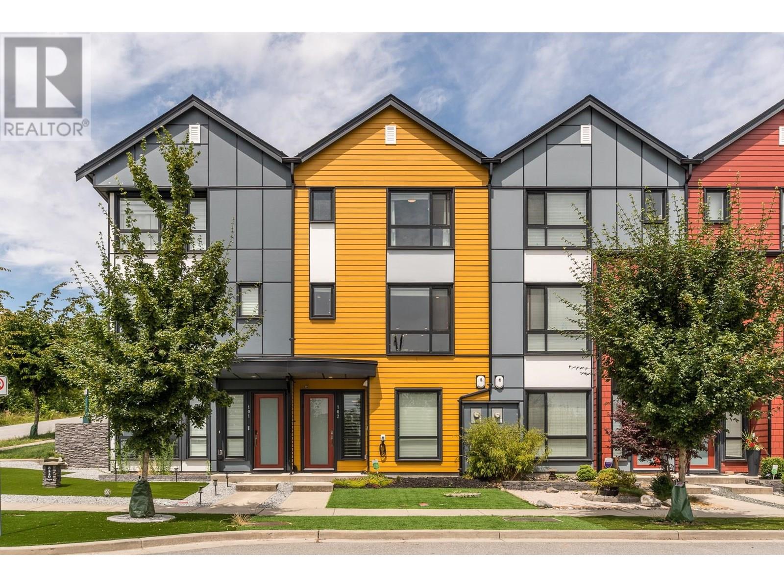 Photo 11 of 102 3419 Roxton Avenue, Coquitlam BC