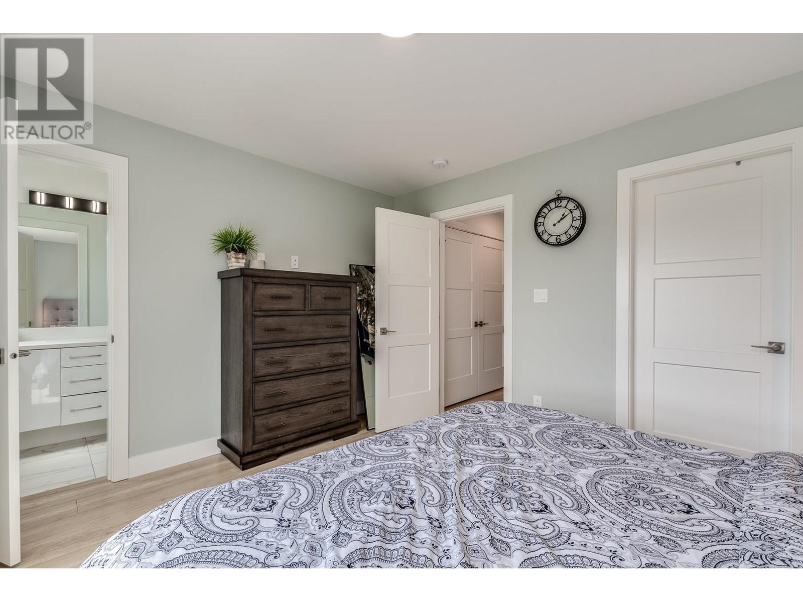 Photo 33 of 102 3419 Roxton Avenue, Coquitlam BC