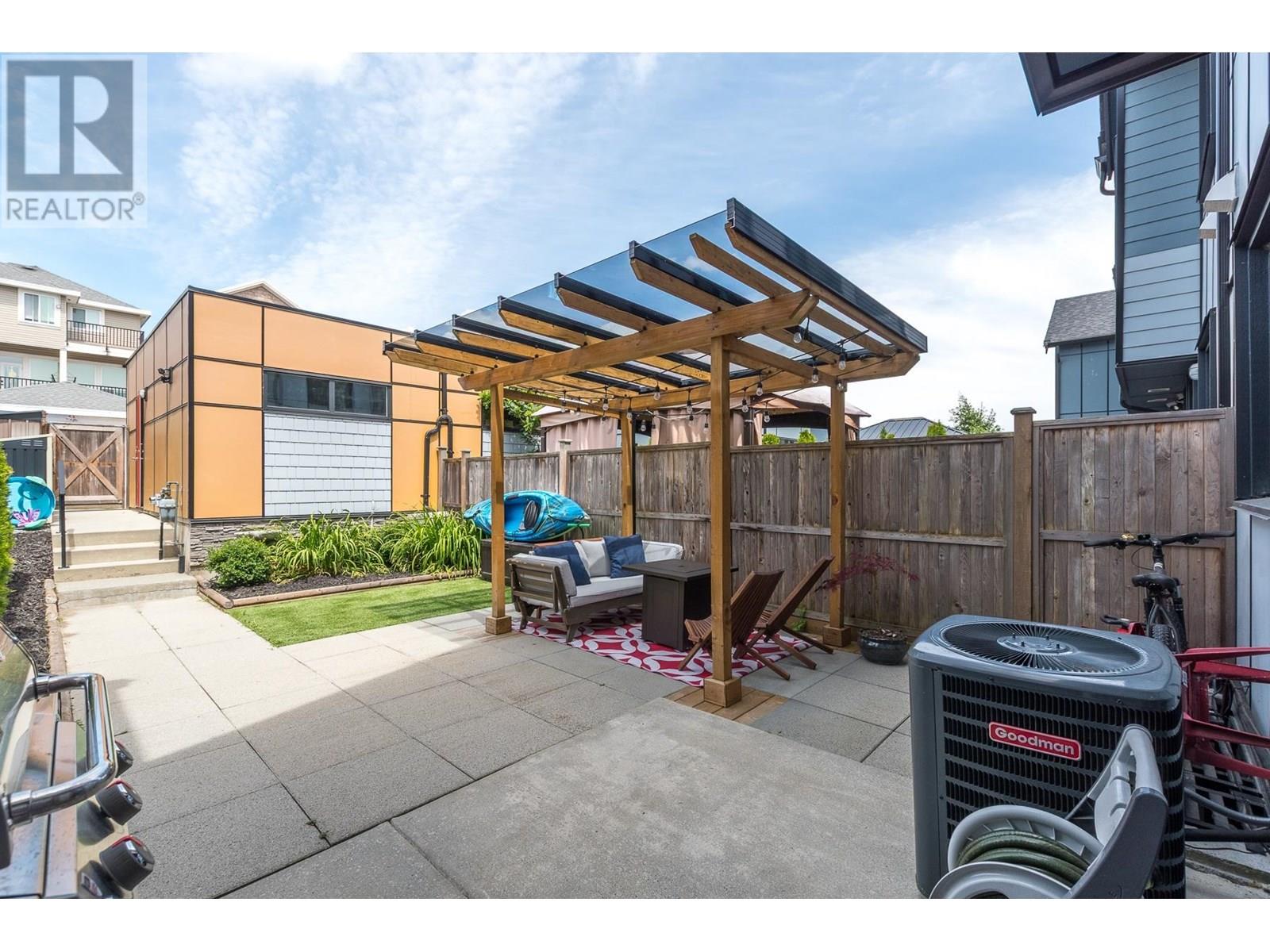 Photo 17 of 102 3419 Roxton Avenue, Coquitlam BC