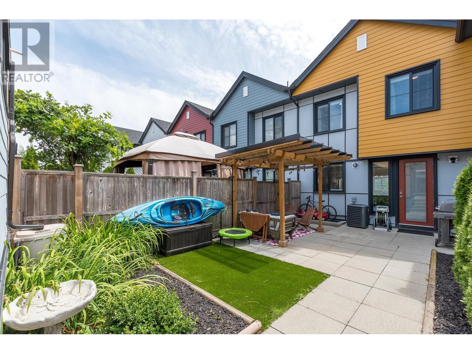 Photo 26 of 102 3419 Roxton Avenue, Coquitlam BC