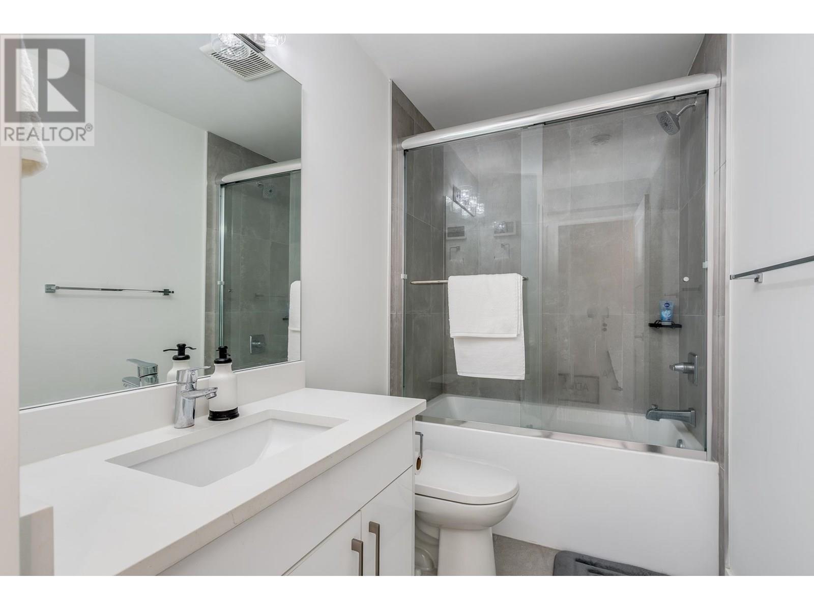 Photo 4 of 102 3419 Roxton Avenue, Coquitlam BC