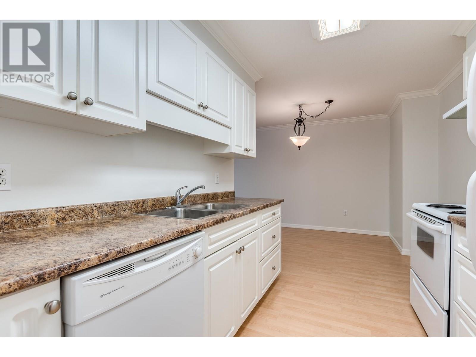 Photo 4 of 205 1200 Pacific Street, Coquitlam BC