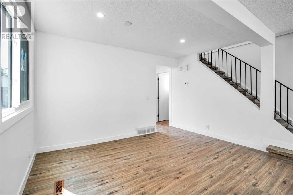Single Family House for Sale in  Castleridge Drive N Castleridge Calgary 