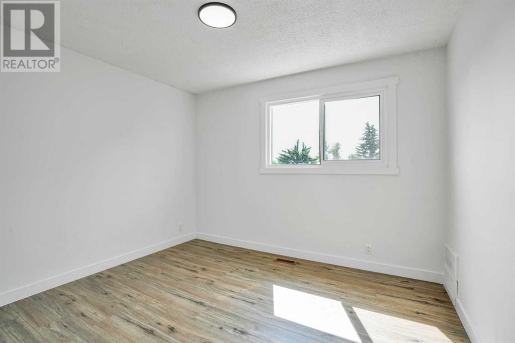 Single Family House for Sale in  Castleridge Drive N Castleridge Calgary 