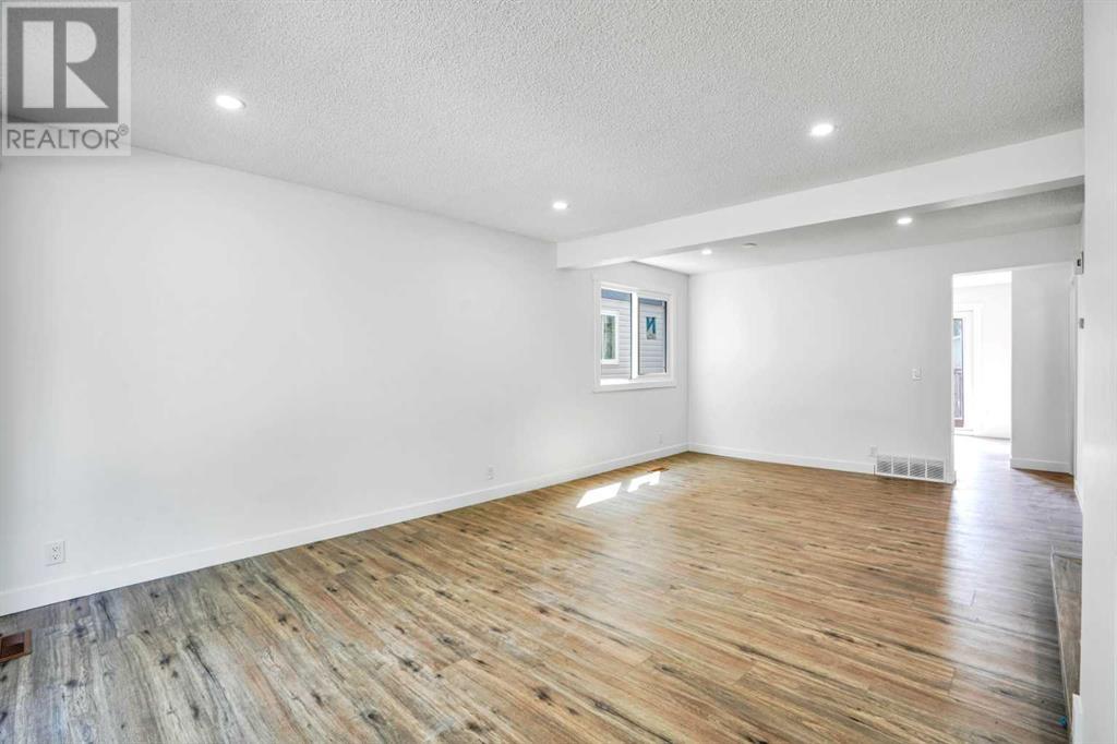 Single Family House for Sale in  Castleridge Drive N Castleridge Calgary 