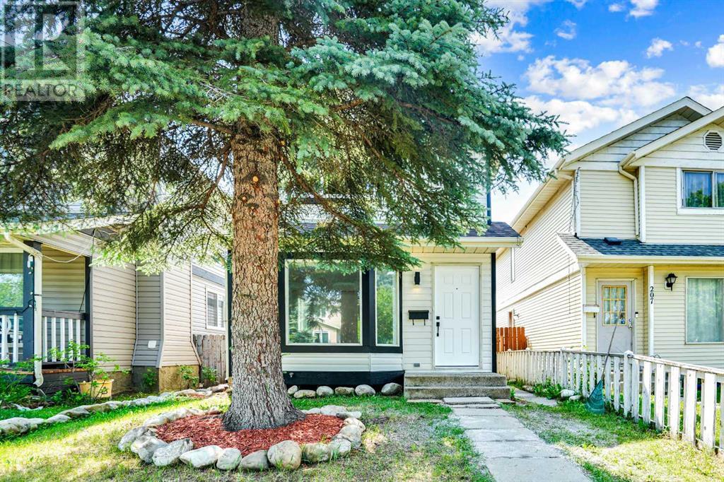 Single Family House for Sale in  Castleridge Drive N Castleridge Calgary 
