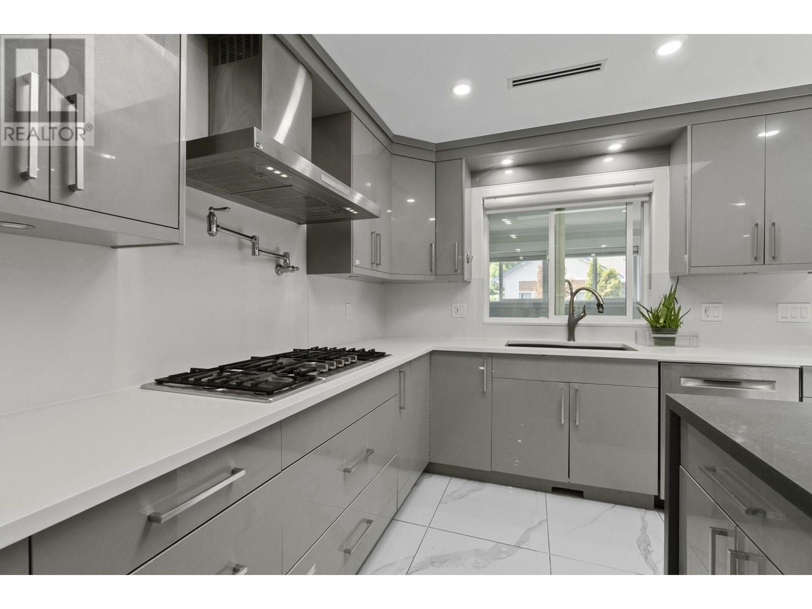 Photo 5 of 1339 Rama Avenue, New Westminster BC