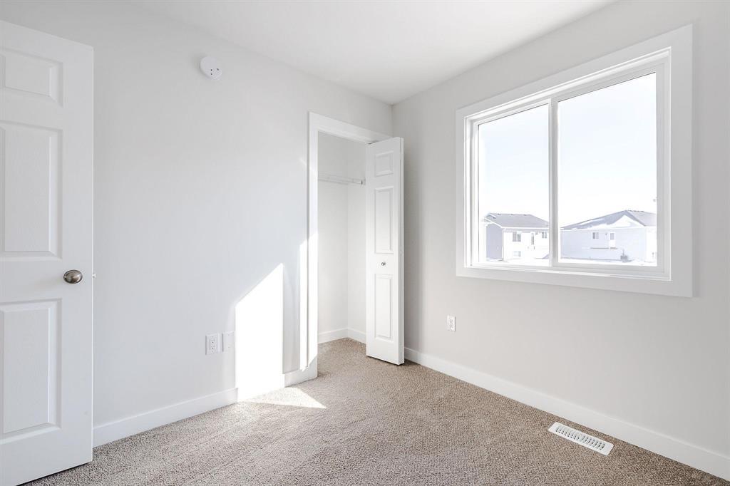 Photo 3 of 48 Westgrove Crescent, Kleefeld MB
