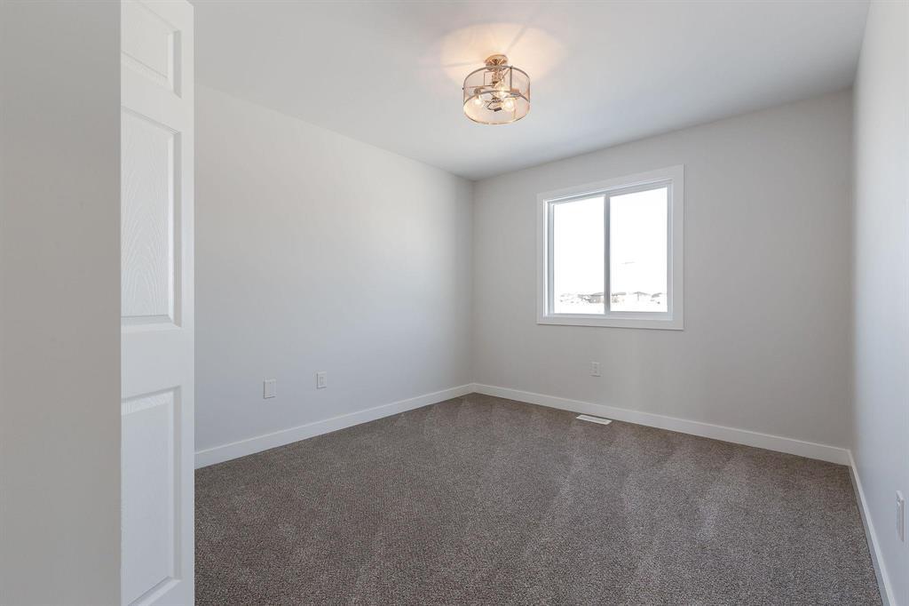 Photo 2 of 48 Westgrove Crescent, Kleefeld MB